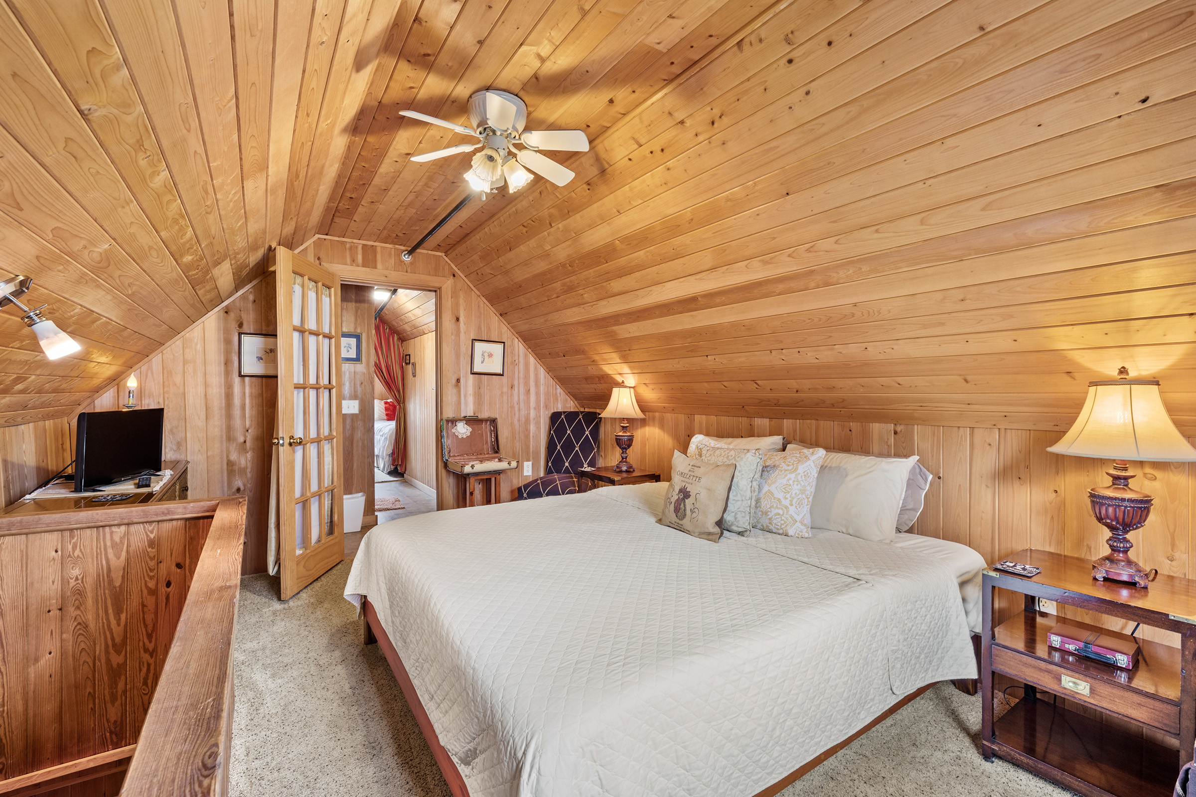 Windmill Cottage bedroom.
